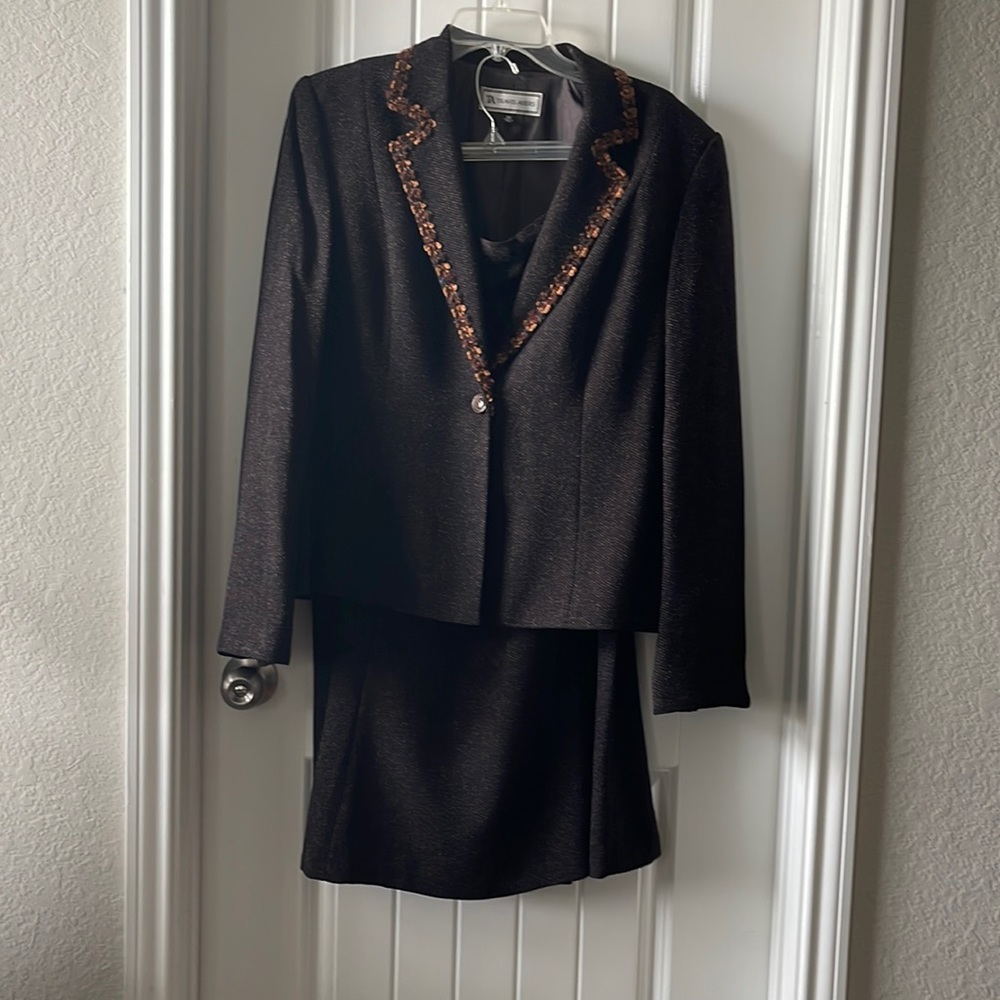 Travis Ayer’s - 16 - skirtsuit